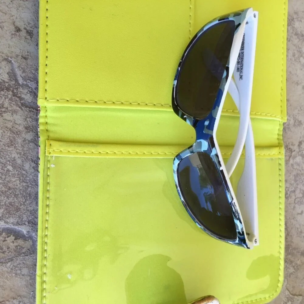 N/A wallet sunglasses